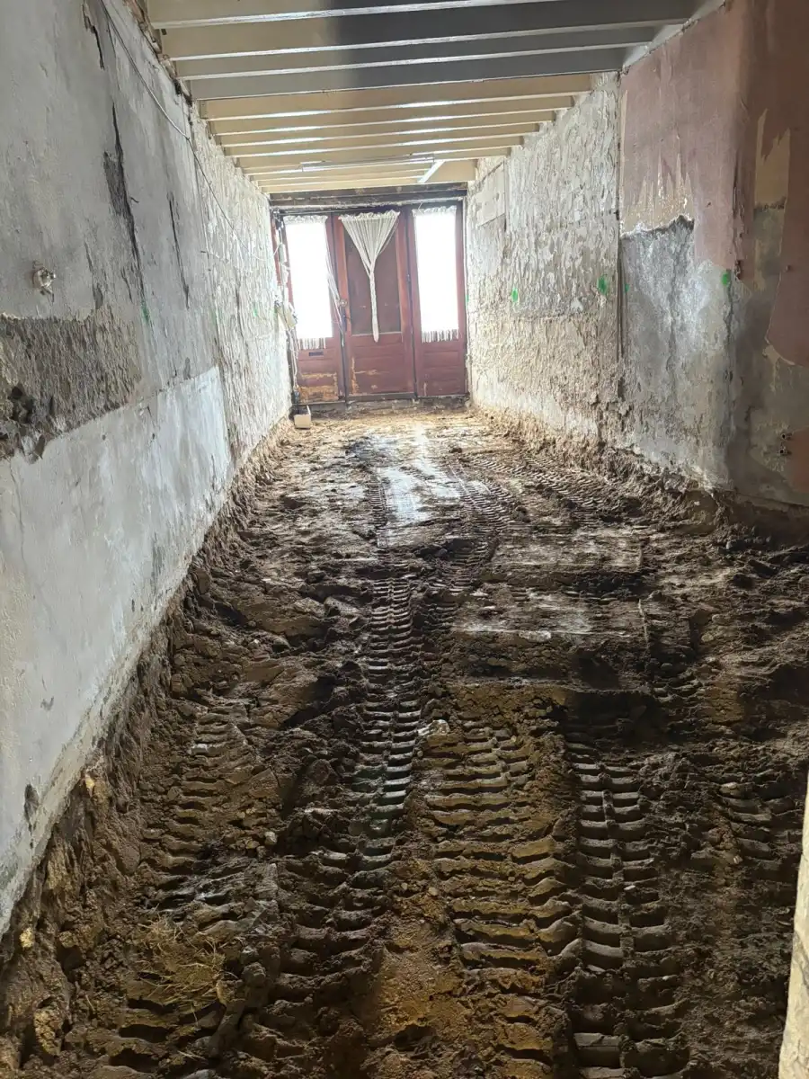Curage et terrassement intérieur d'un local par ENTS ADM à Nantes (44)