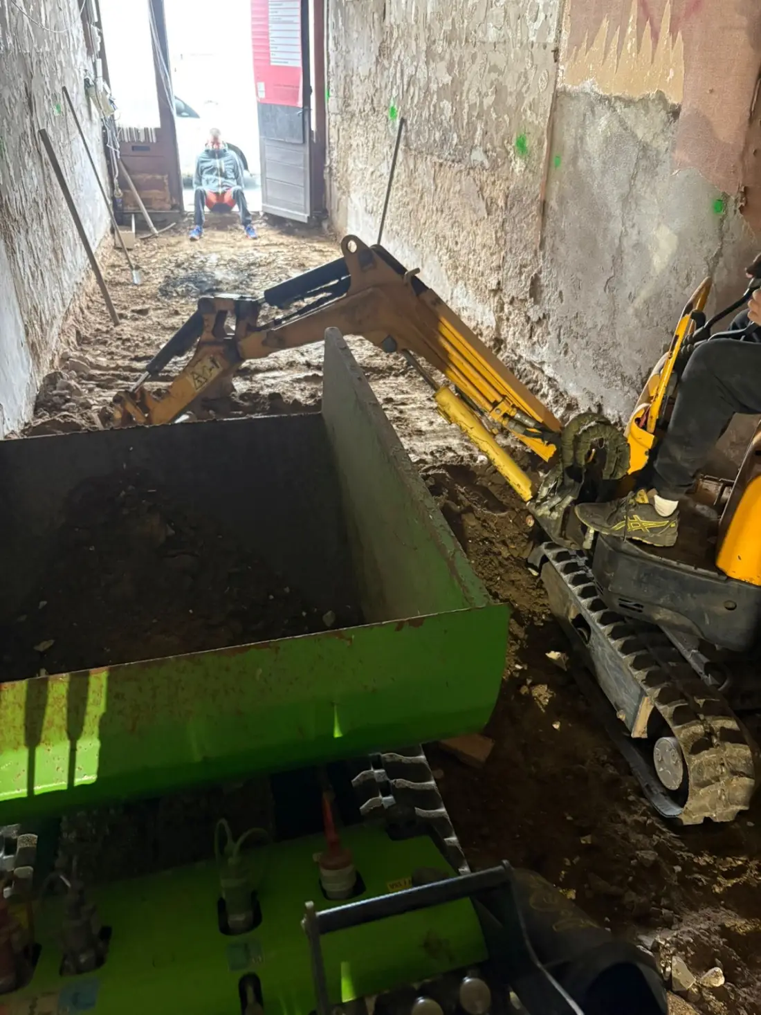 Terrassement intérieur à la mini-pelle avec évacuation des terres par ENTS ADM en Loire-Atlantique (44)
